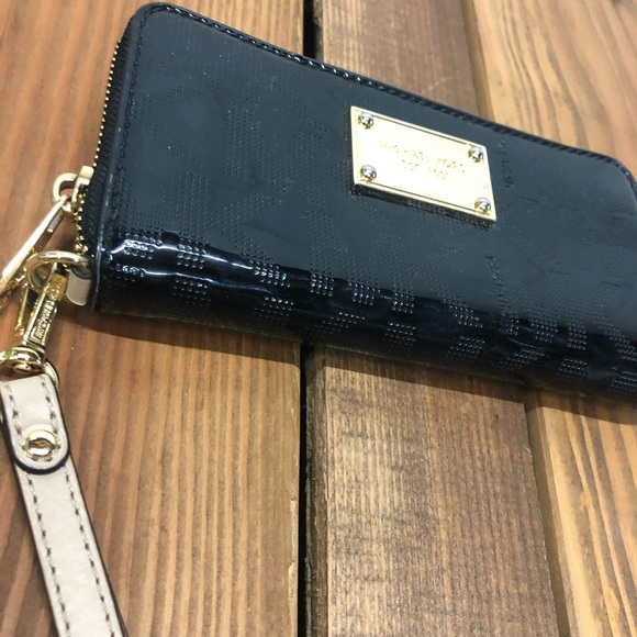 Michael Kors black wallet - Picture 7 of 11